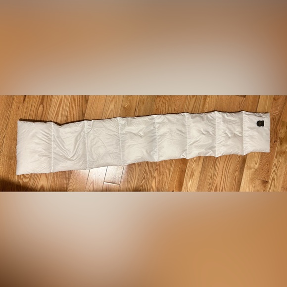 KANUK Insulated Down Scarf - Picture 5 of 6